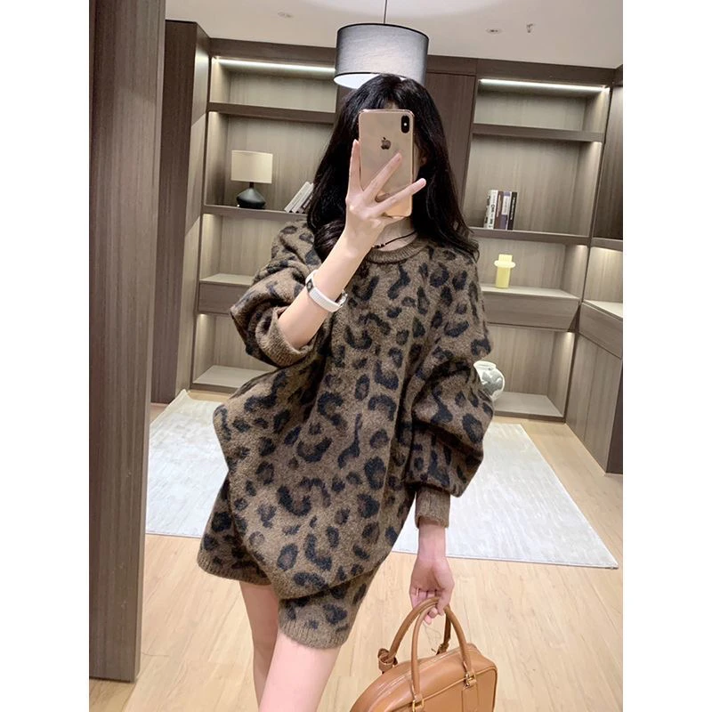 巨好看百搭法式气质上新慵懒风豹纹时尚针织衫+显瘦休闲短裤套装
