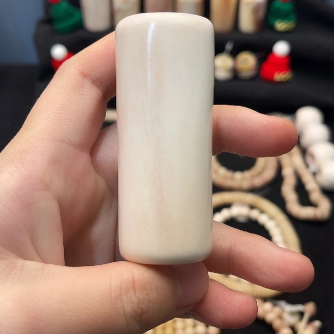 精品驼骨鲜料手把件