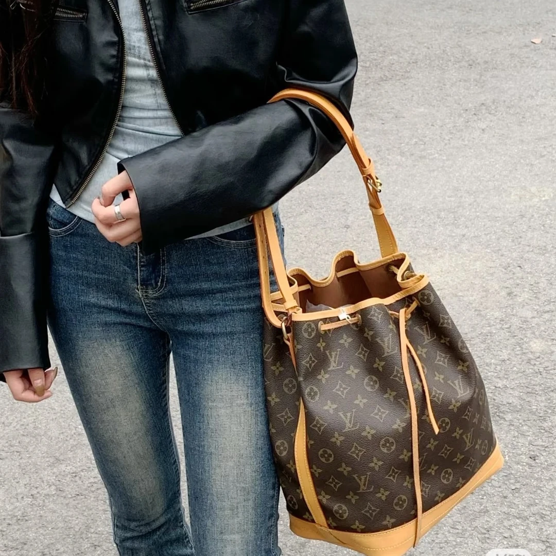 95新 LouisVuitton/路易威登 经典抽绳水桶包单肩斜跨女士