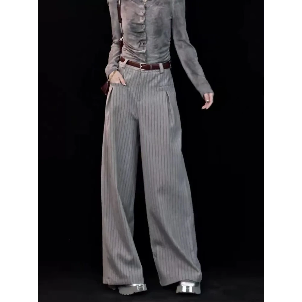 浅灰色条纹百搭阔腿西装裤女2025年春季新款休闲风加宽高腰微喇裤