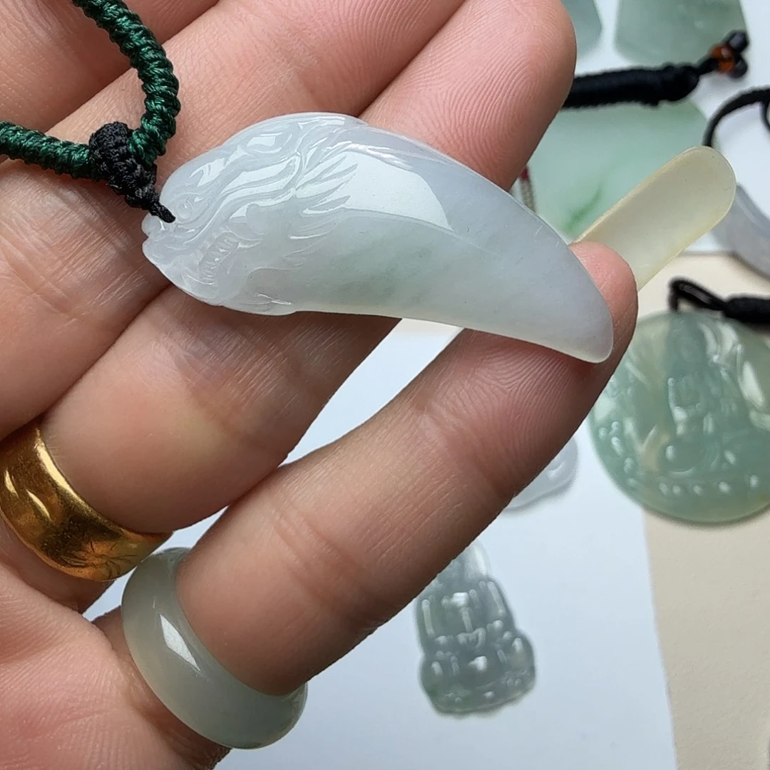 翡翠未镶嵌颈饰天然缅甸翡翠A货龙牙