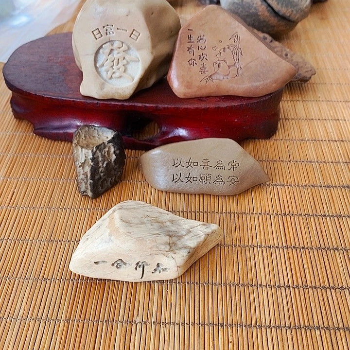 晚***原石雕刻工艺品手把摆件