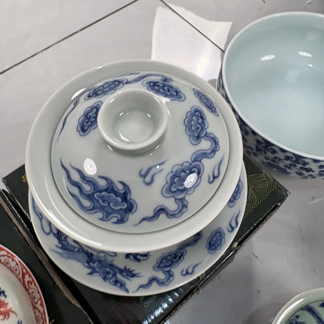 景德镇青花铠甲龙三才元宝盖碗