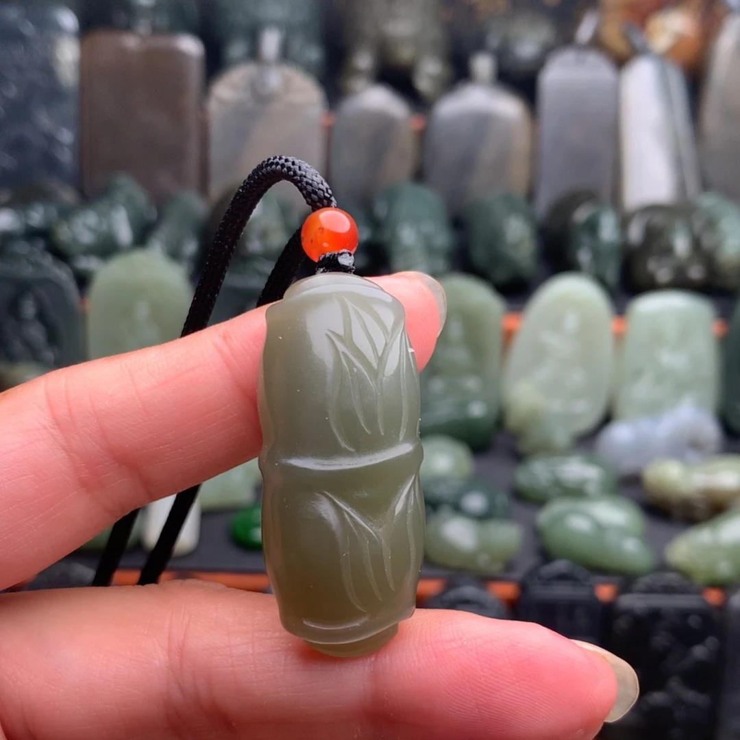 和田玉未镶嵌颈饰挂件24