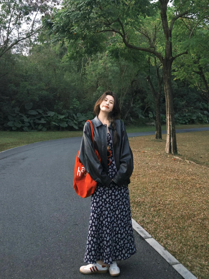 2025春季一整套女高级感穿搭黑色皮衣外套女搭配碎花连衣裙两件套