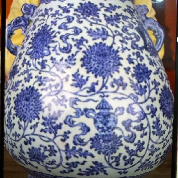 3001 青花缠枝莲鹿头尊