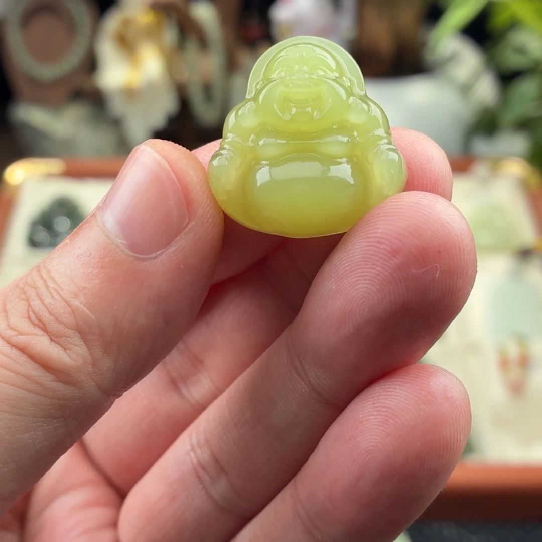 ****豆和田玉未镶嵌颈饰