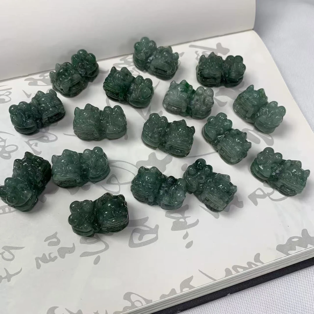 天然A货翡翠油青小巧玲珑霸王貔貅（尾部有孔）玉坠-多样性发其一