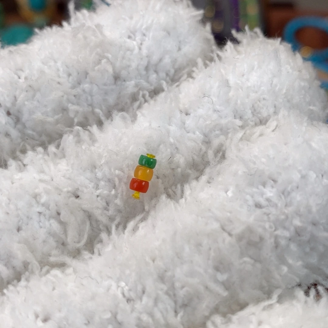 南红玛瑙未镶嵌毛毛虫