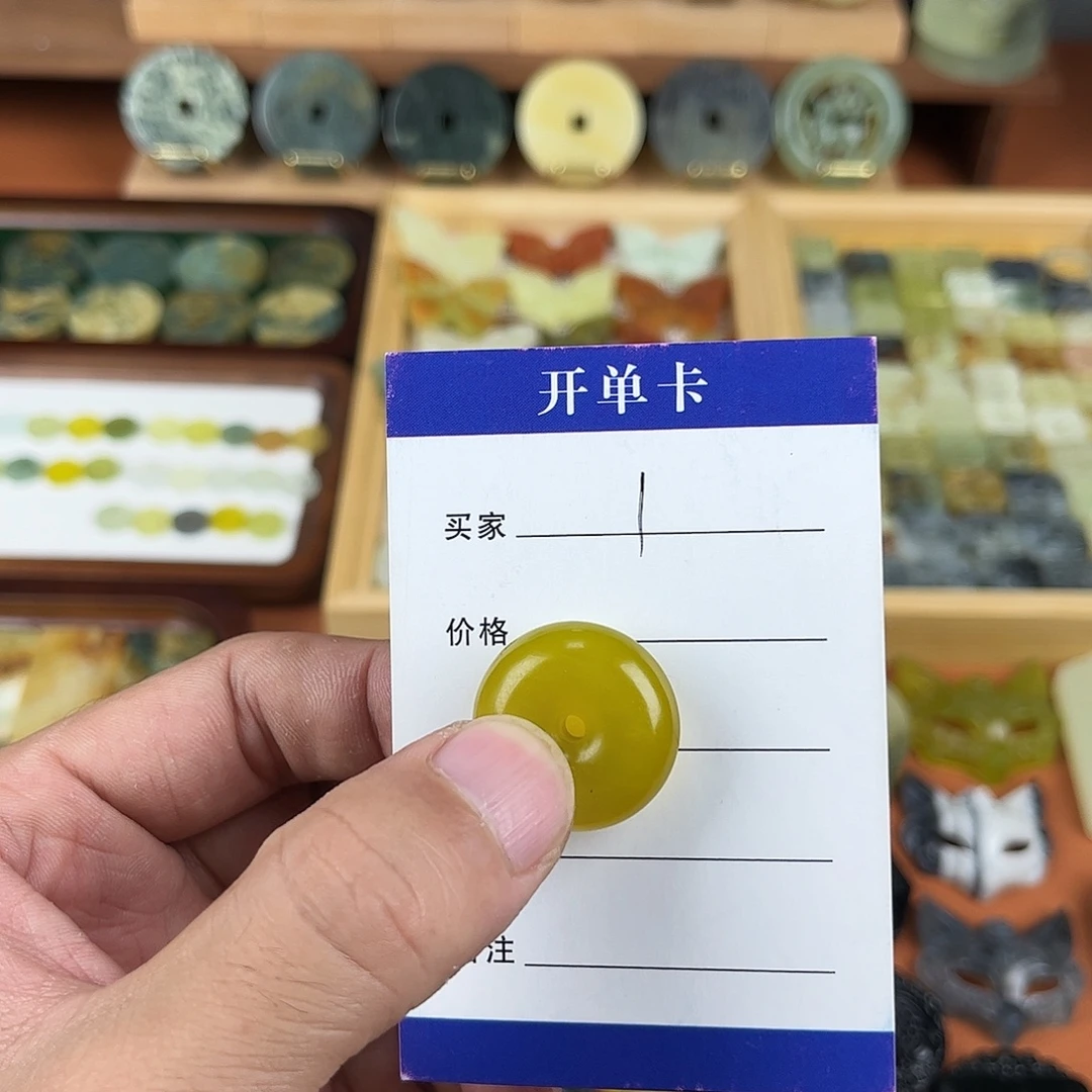鸡***贝蛇纹石玉未镶嵌颈饰