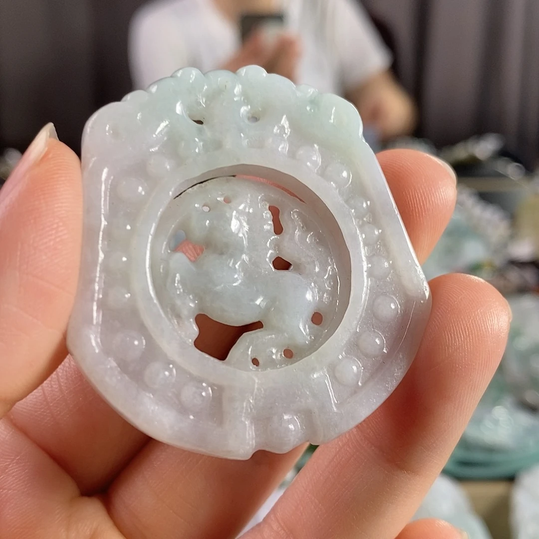 翡翠未镶嵌颈饰吊坠