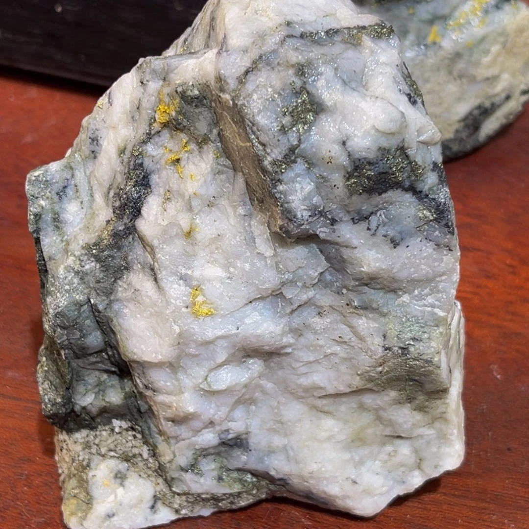 老***宝石材明金矿石标本约936克