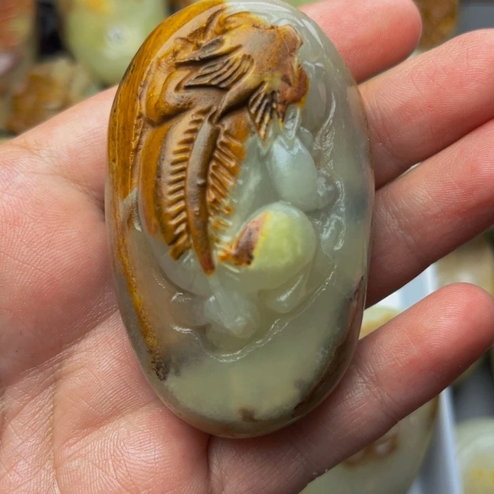 新***点石材方解石手把件貔貅