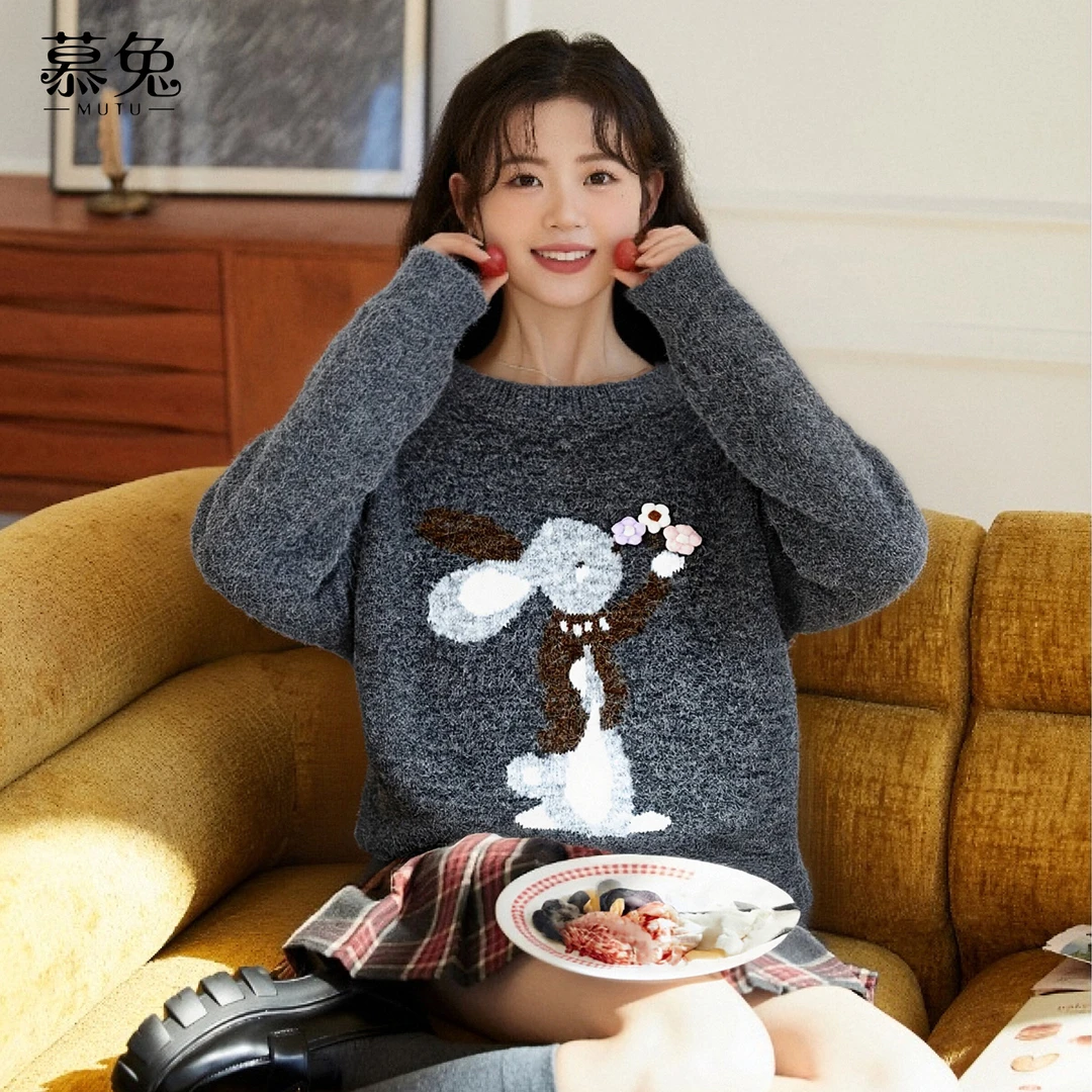 慕兔慵懒风卡通兔子圆领毛衣女2025冬季新款小个子宽松针织衫上衣