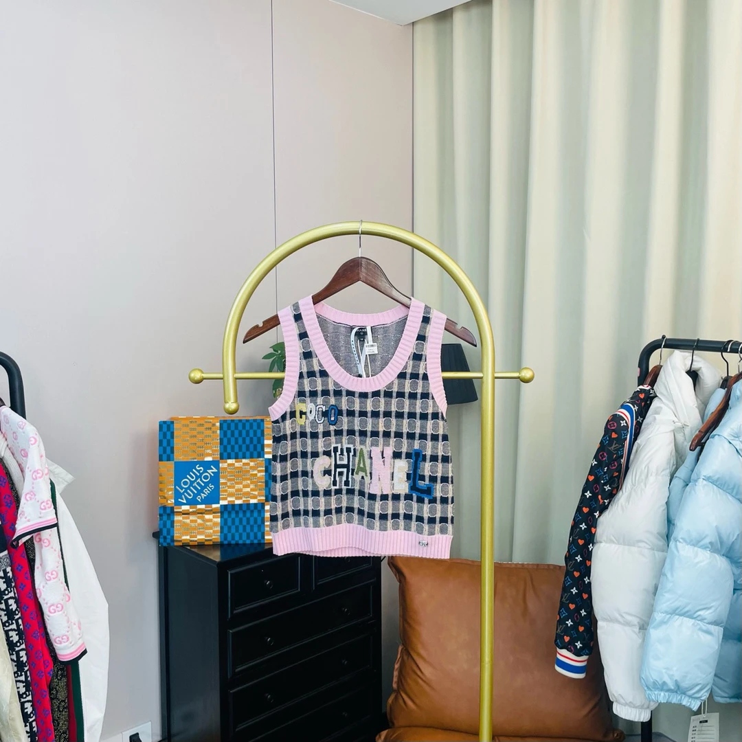 99新 Chanel/香奈儿 胸口大logo针织马甲 38码/99新 无配件