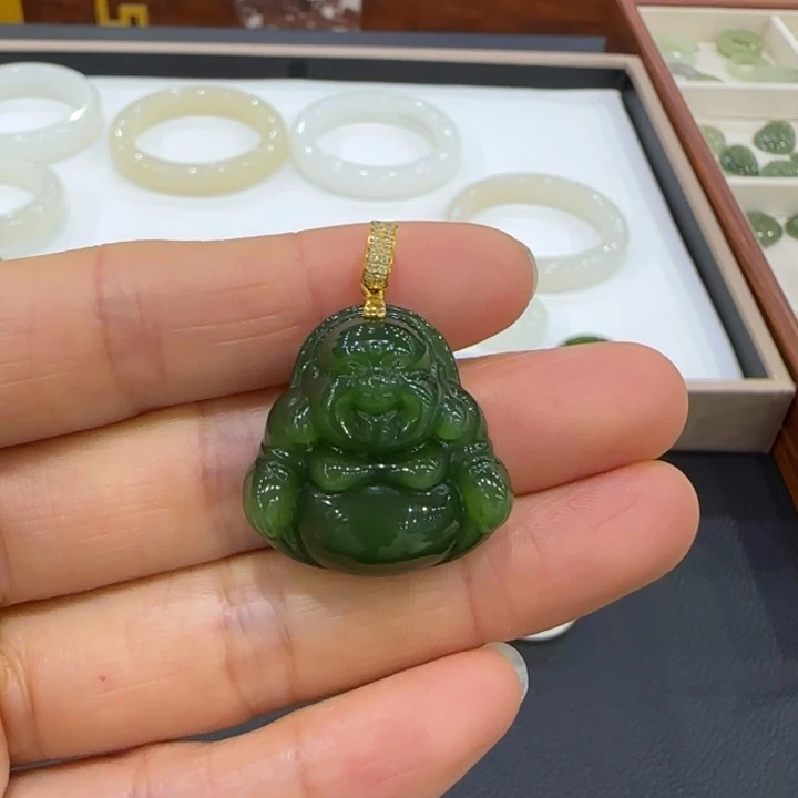 颈饰18K金镶嵌和田玉