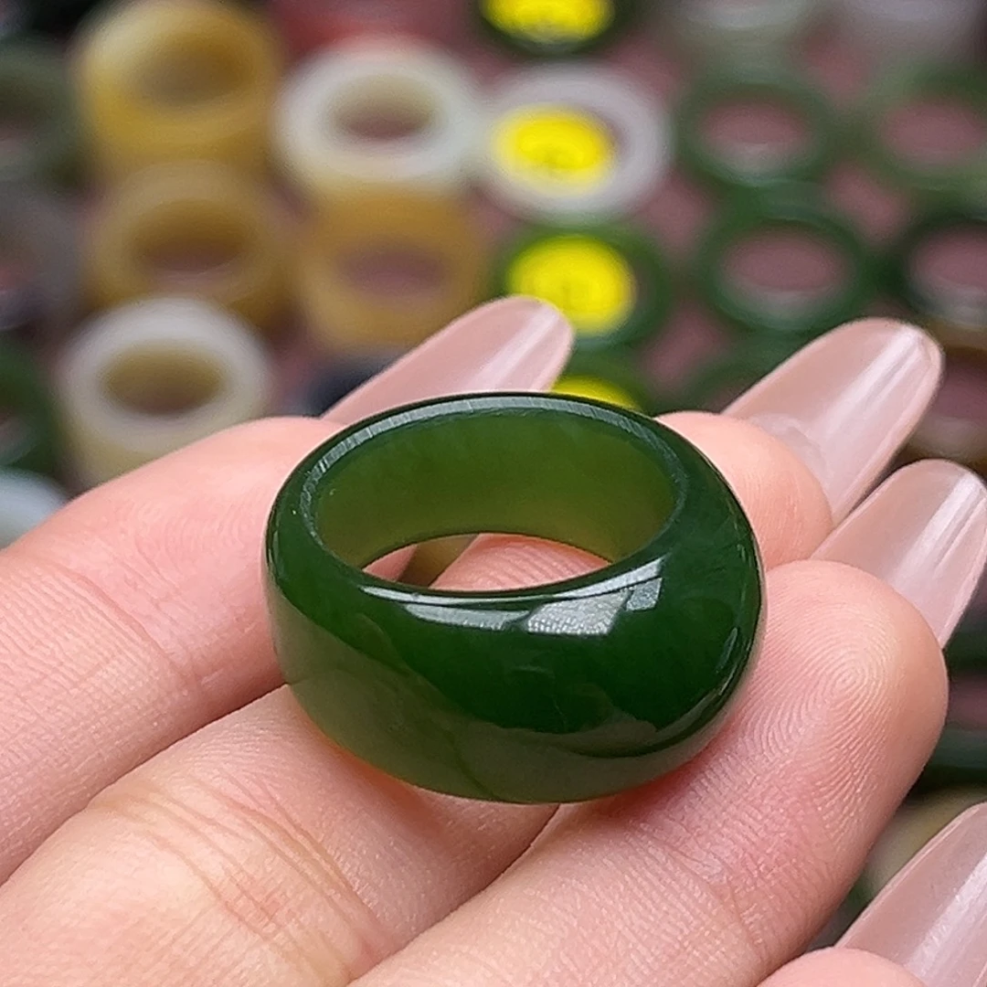 和田玉未镶嵌戒指16.3色标级辣绿馒头戒