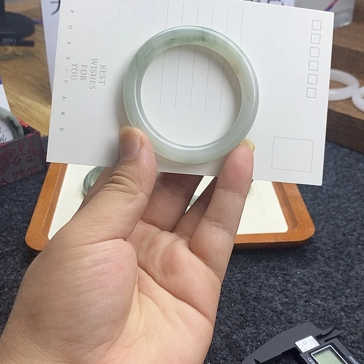 石英质玉未镶嵌手镯8017