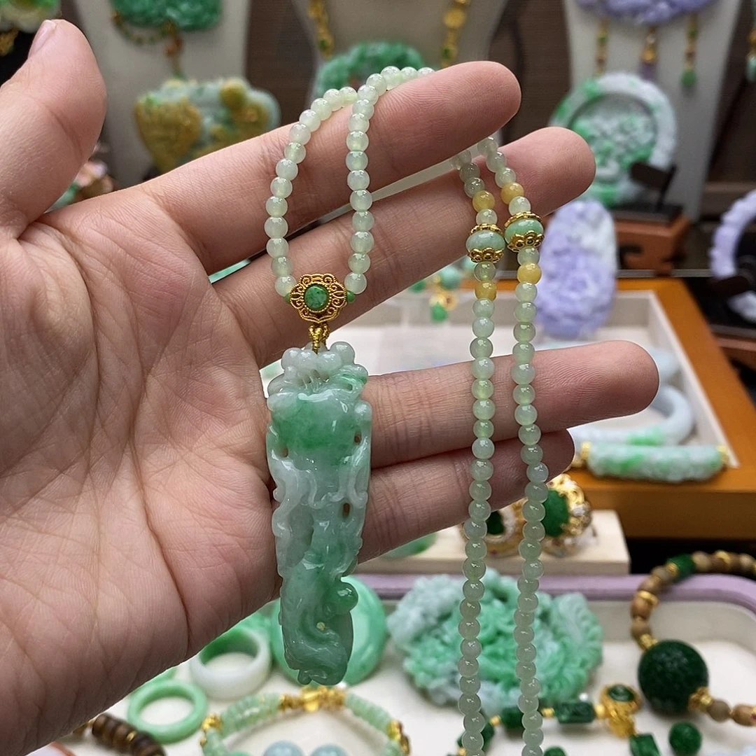 颈饰未镶嵌翡翠项链