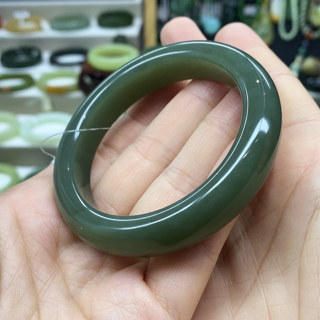 和田玉未镶嵌手镯