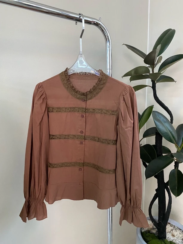 法式复古木耳边蕾丝边减龄橘色上衣