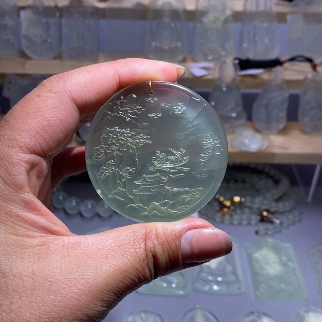 岫玉未镶嵌颈饰山水牌