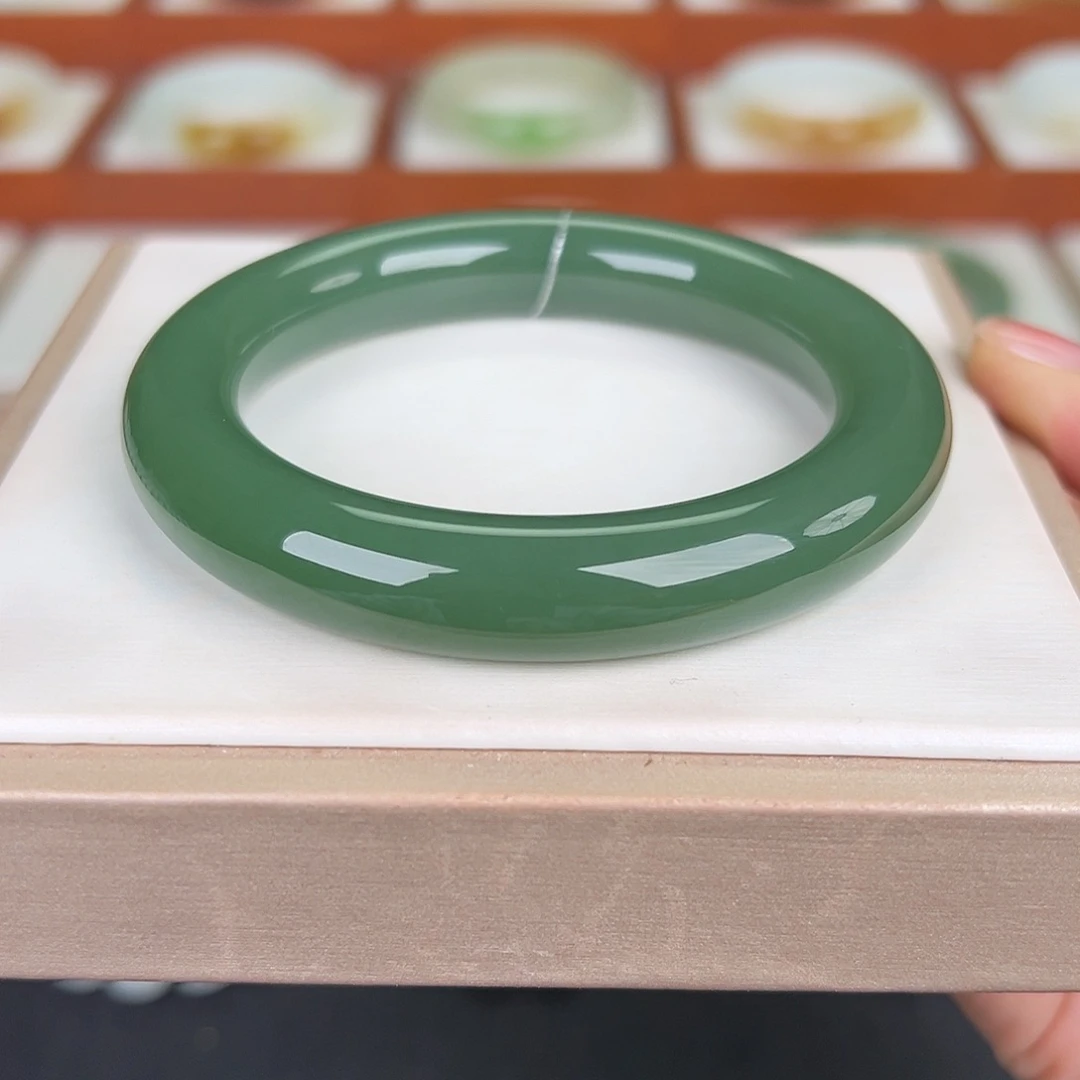 和田玉未镶嵌手镯和田玉粉绿手镯