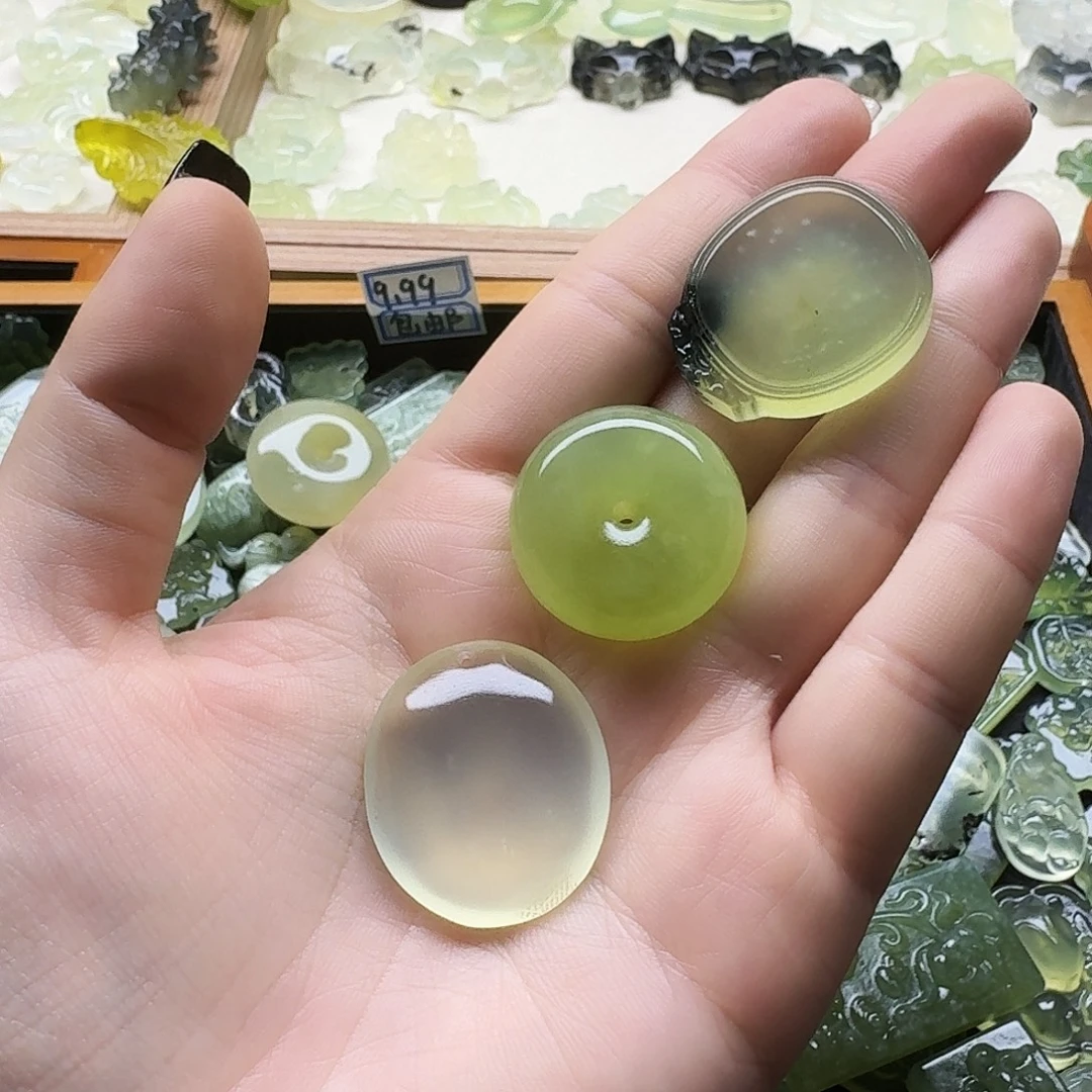 桃***景蛇纹石玉合金颈饰