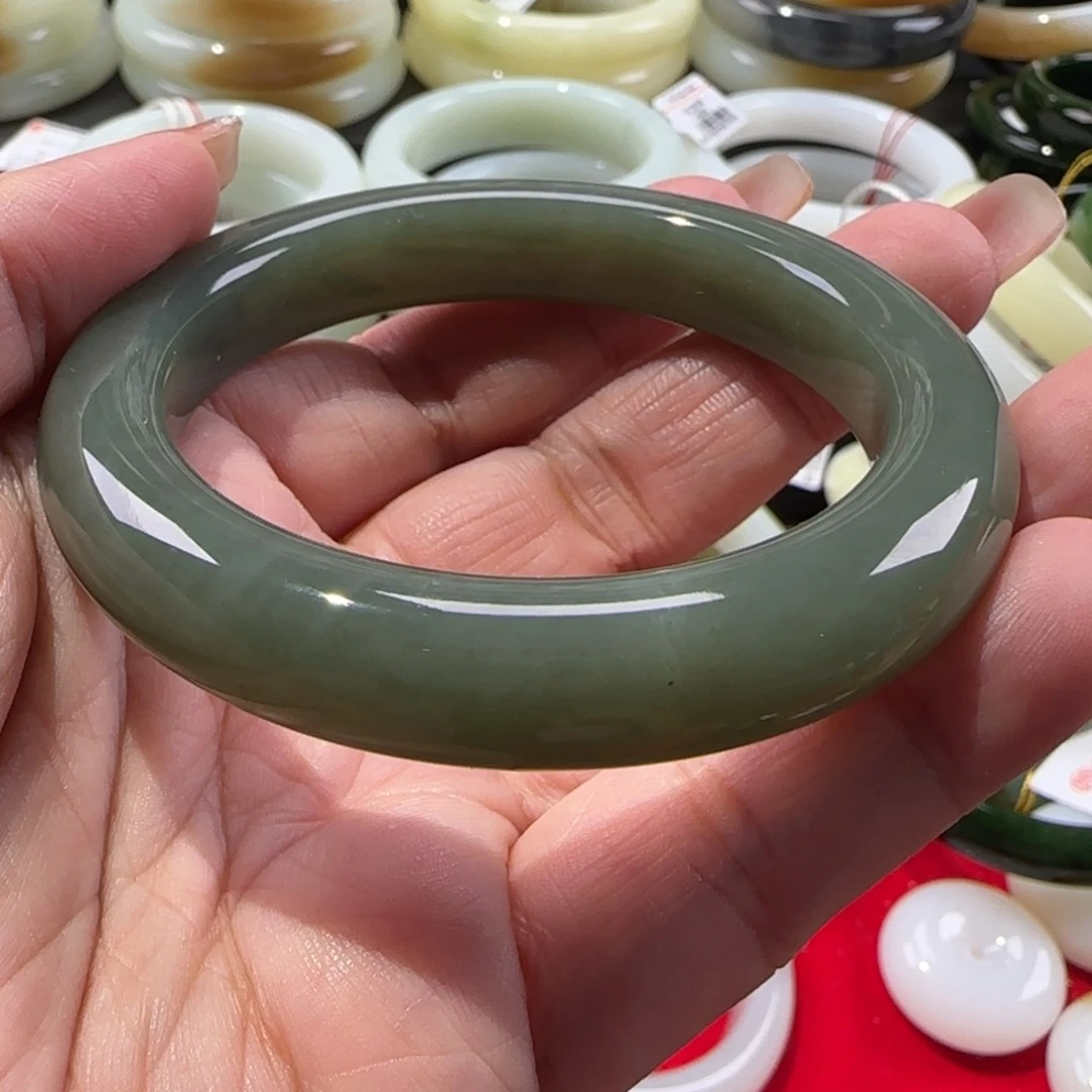 和田玉手镯未镶嵌?*张