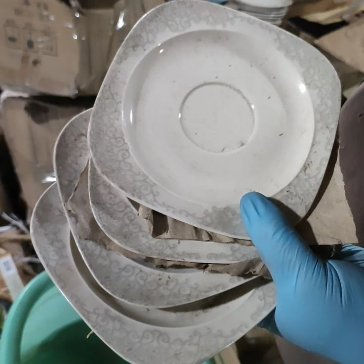 摆件盘子碗茶壶啥都有