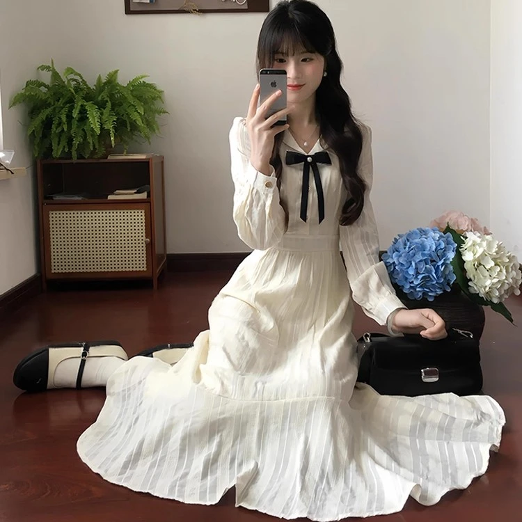 法式温柔风蝴蝶结长袖连衣裙女秋季2025新款收腰显瘦气质绝美长裙