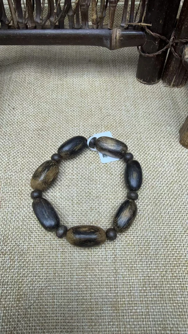 B165龙二文玩成品木串