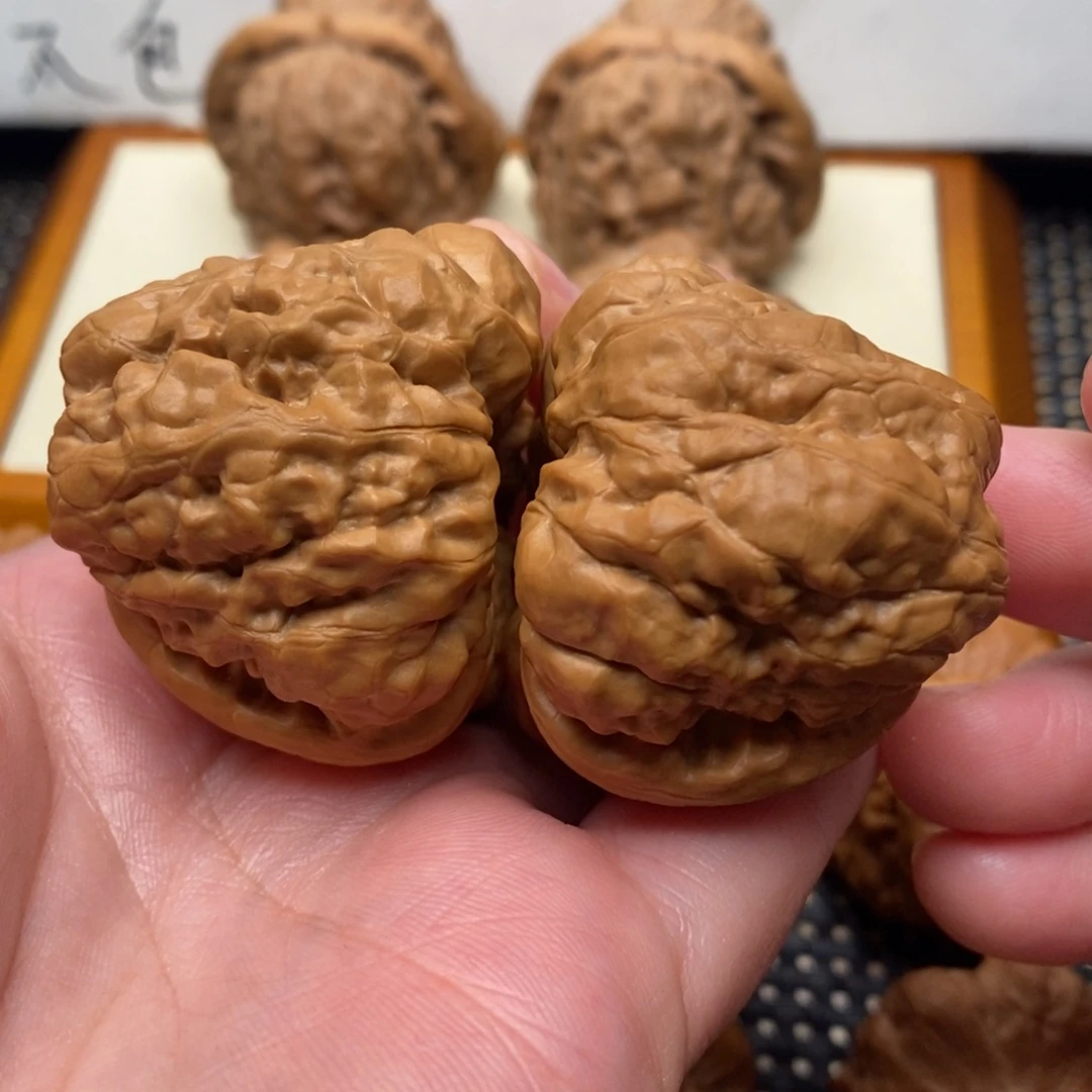 齐***龙文玩核桃边40左右