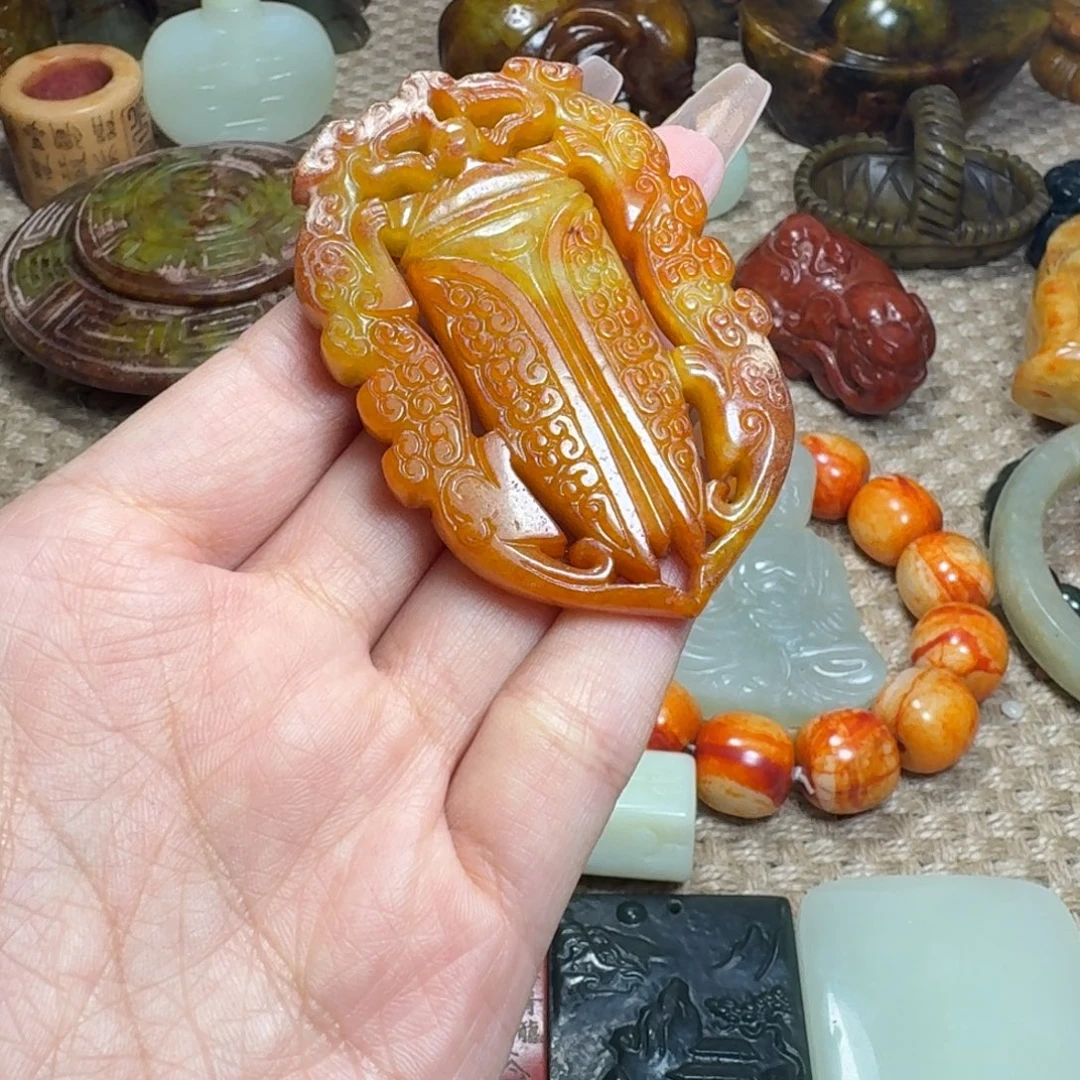 蛇纹石玉未镶嵌颈饰