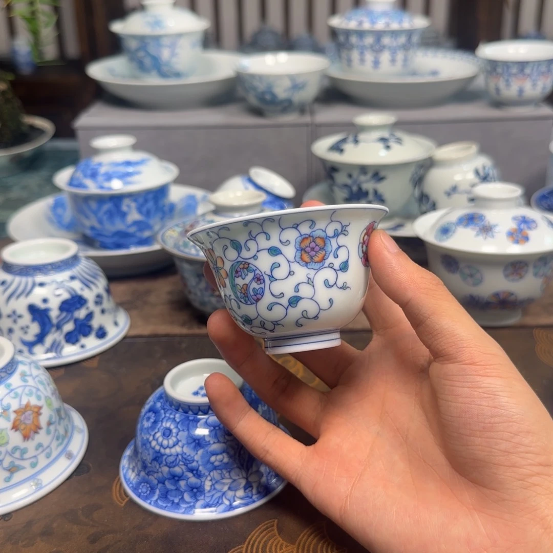 明逸堂斗彩缠枝皮球花铃铛杯