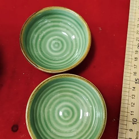 瓷片瓷片，各种摆件，均有瑕疵。沙锅！