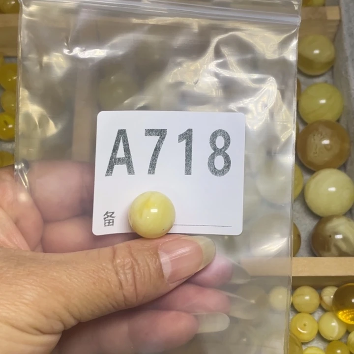 帅****琥珀未镶嵌裸石微瑕14.9