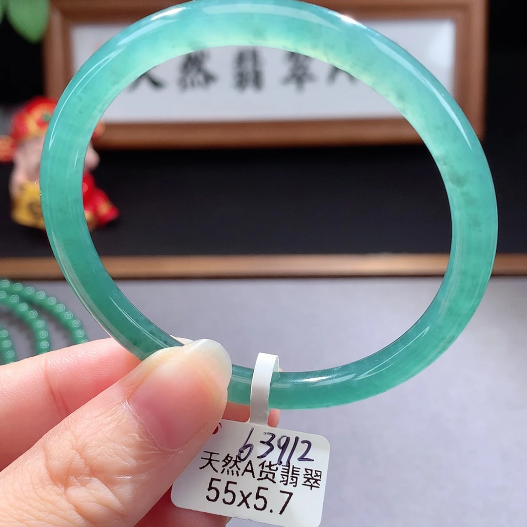 未镶嵌手镯（圆镯）翡翠