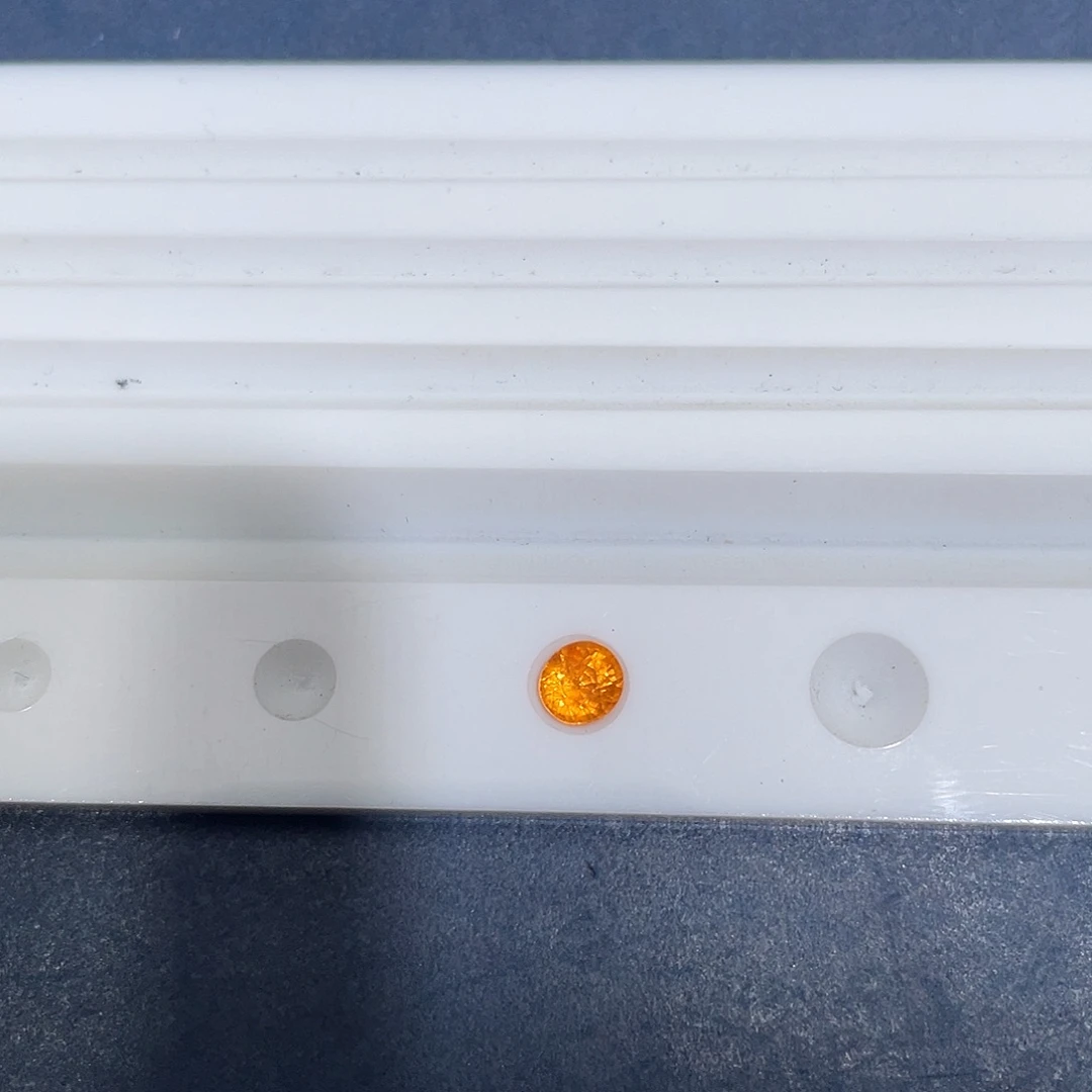 未镶嵌石榴石（芬达石）裸石0.9ct汽水色 特价