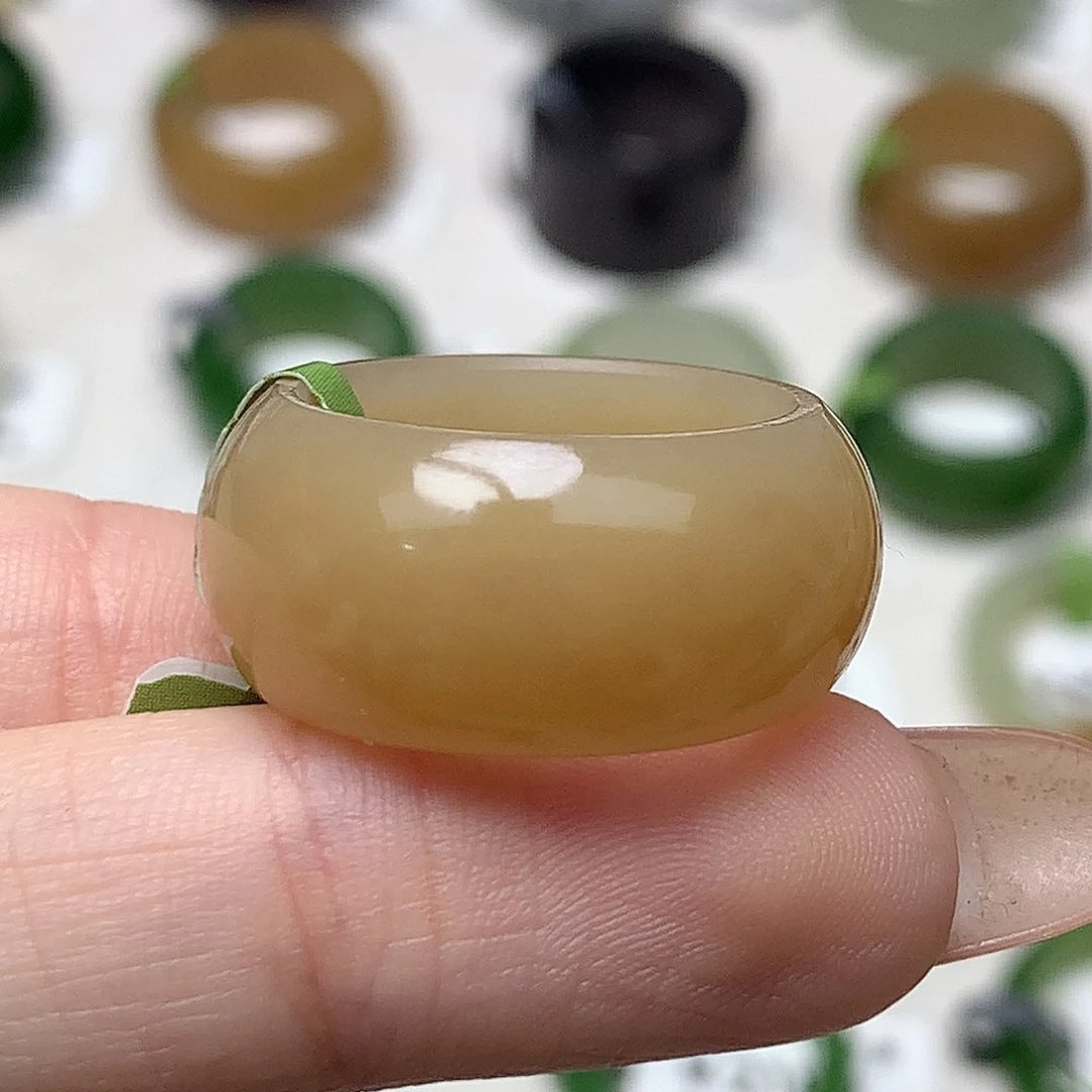 未镶嵌戒指和田玉