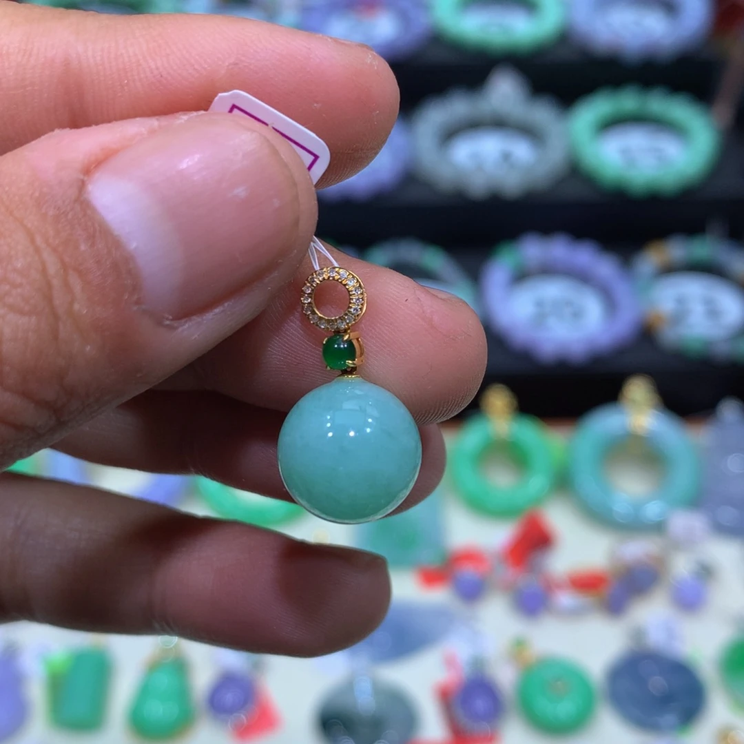 翡翠18K金镶嵌颈饰