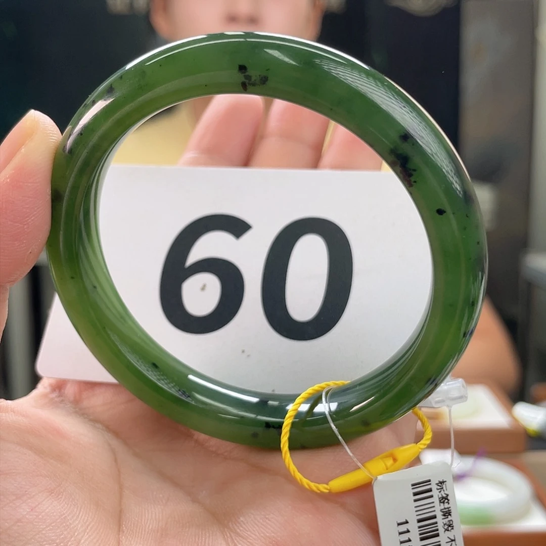 和田玉手镯未镶嵌微瑕