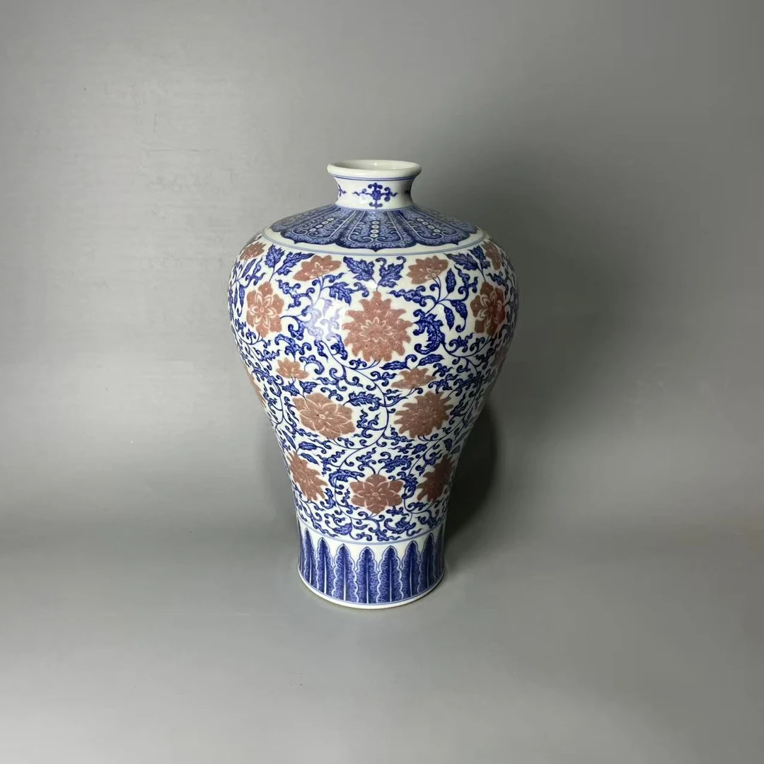 青花釉里红缠枝花卉梅瓶