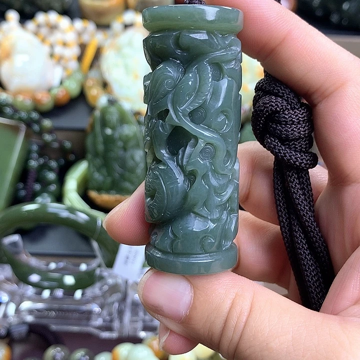 透闪石质玉未镶嵌把件