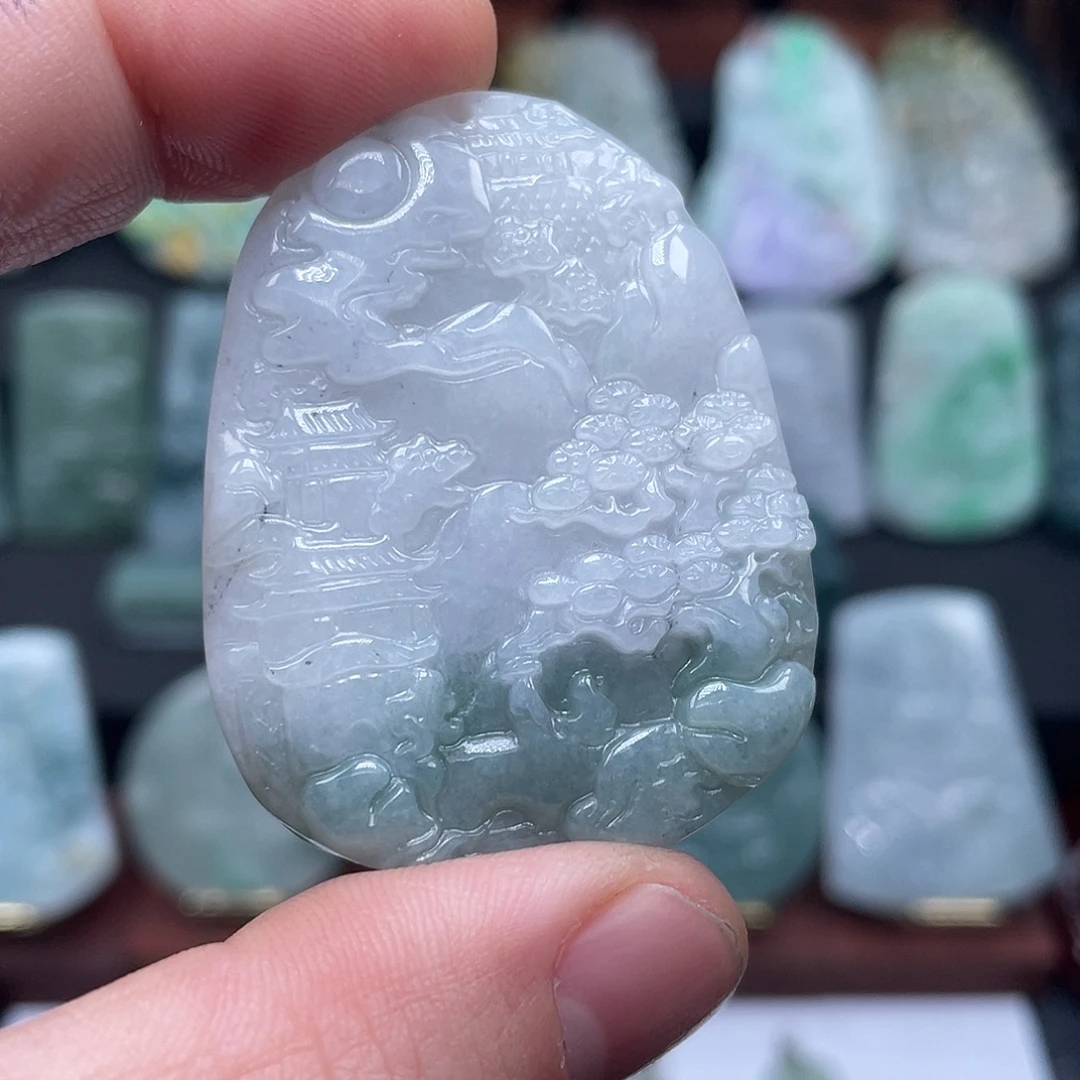 翡翠未镶嵌颈饰山水