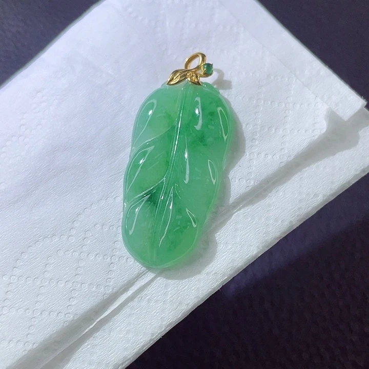 翡翠颈饰18K金镶嵌翡翠