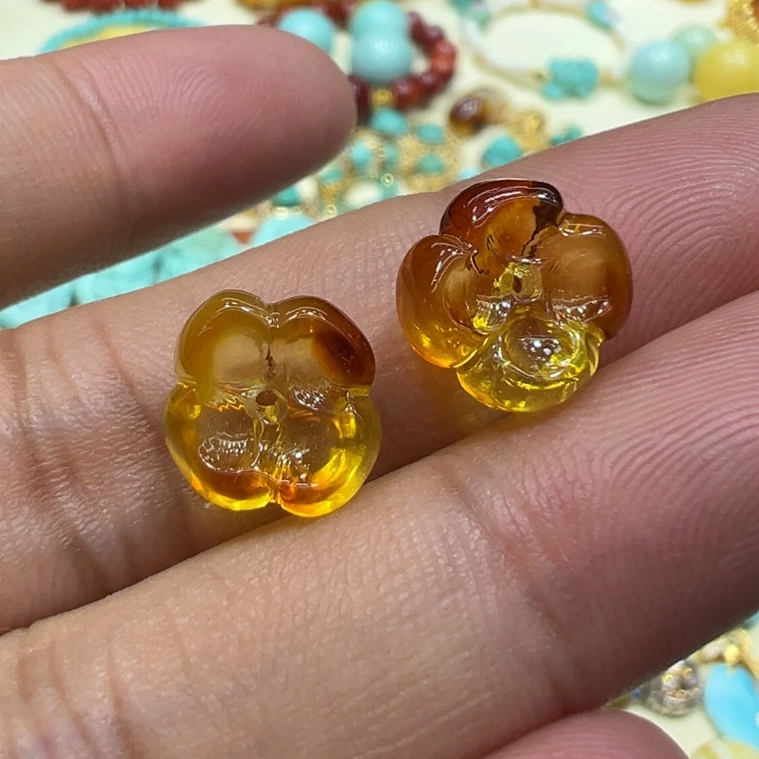 琥珀颈饰未镶嵌花