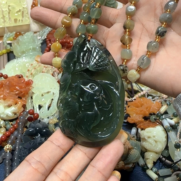 未镶嵌蛇纹石玉吊坠