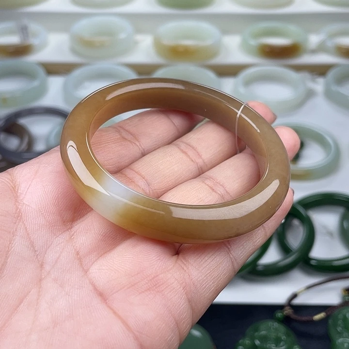 和田玉（糖玉）未镶嵌手镯