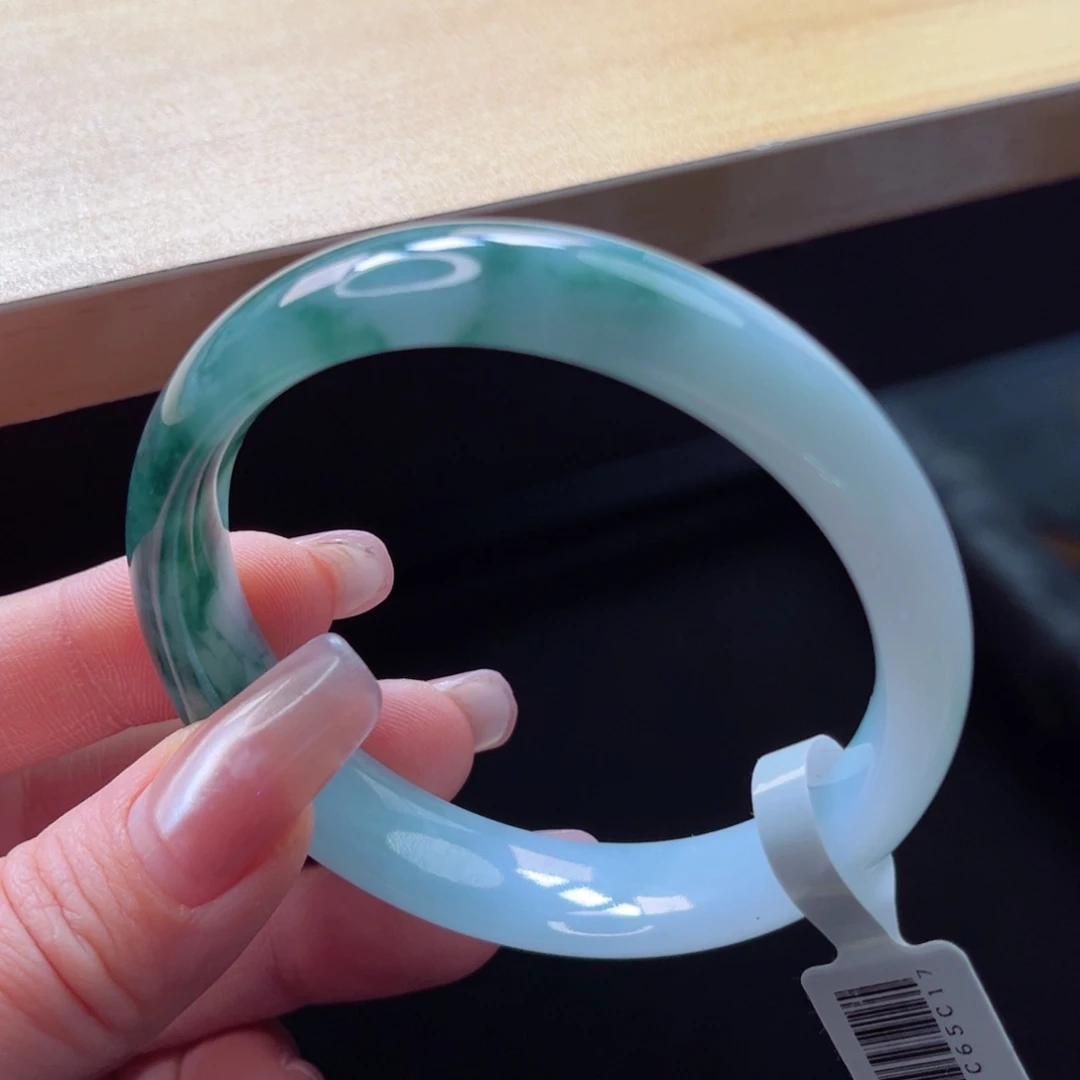 翡翠手镯未镶嵌手镯